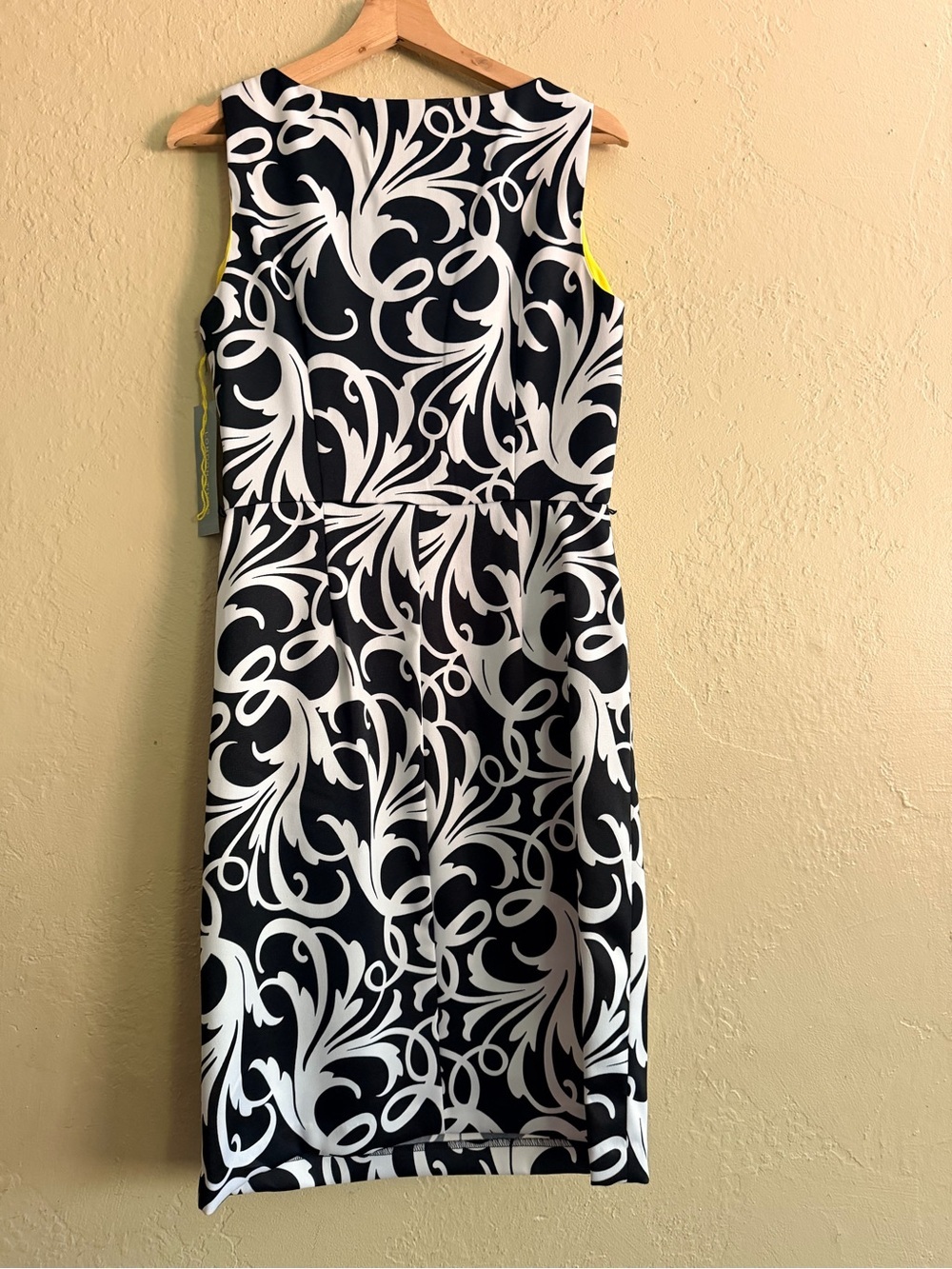 London Times Black & White Scroll-Print Midi Dress with Yellow Accents - Picture 4 of 7